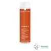 Dermacare Vit C Tonique Detox Éclat est une lotion tonique illuminatrice enrichie en Vitamine C et en pré-postbiotiques, conçue pour compléter le nettoyage de la peau, raviver l'éclat du teint et préparer l'épiderme aux soins suivants. Sa formule fraîche et légère aide à éliminer les dernières impuretés tout en apportant hydratation et confort.