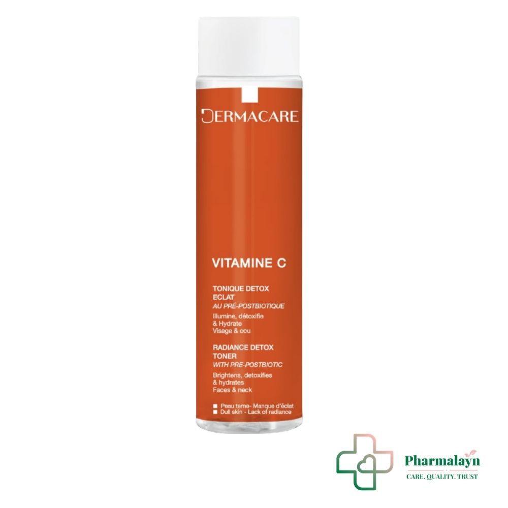 Dermacare Vit C Tonique Detox Éclat est une lotion tonique illuminatrice enrichie en Vitamine C et en pré-postbiotiques, conçue pour compléter le nettoyage de la peau, raviver l'éclat du teint et préparer l'épiderme aux soins suivants. Sa formule fraîche et légère aide à éliminer les dernières impuretés tout en apportant hydratation et confort.