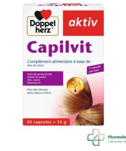 AKTIV Capilvit 30 Comprimés est un complément alimentaire spécialement formulé pour renforcer les cheveux et favoriser leur croissance. Sa formule associe de la biotine, du zinc, du cuivre, de l’extrait de sorgho, de l’huile de germe de blé ainsi que des vitamines B6 et B5, des nutriments essentiels pour des cheveux sains, forts et brillants. Le cuivre contribue également au maintien de la pigmentation naturelle des cheveux.