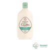 Offrez à votre peau un moment de douceur avec le Gel Bain Douche Aloe Vera Bio de Rogé Cavaillès. Spécialement formulé pour les peaux sensibles et délicates, ce gel lavant sans savon nettoie efficacement tout en respectant l'équilibre naturel de la peau. Enrichi en Aloe Vera Bio et en surgras végétal, il aide à hydrater, apaiser et protéger la peau du dessèchement quotidien. Sa mousse légère et son parfum d'origine naturelle procurent une agréable sensation de fraîcheur et de bien-être pour toute la famille dès 1 an. Les points forts : Nettoie en douceur sans savon Enrichi en Aloe Vera Bio apaisant Hydrate et protège les peaux sensibles Surgras végétal pro-régénérant 98 % d'ingrédients d'origine naturelle Convient au visage et au corps Utilisable par toute la famille dès 1 an Flacon recyclable fabriqué à partir de plastique recyclé Conseils d'utilisation : Appliquer sur peau mouillée sous la douche ou dans le bain, faire mousser puis rincer abondamment. Usage quotidien.